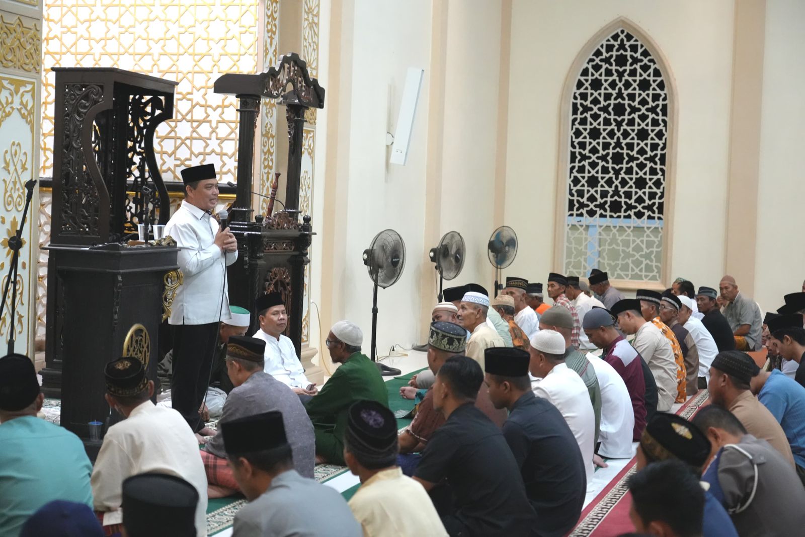 Kunjungi Sejangkung, Gubernur Ria Norsan Sampaikan Hikmah dan Berkah di Bulan Ramadan