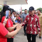 Serahkan Bantuan Banjir, Gubernur Kalbar Nilai Normalisasi Sungai Solusi Antisipasi Banjir Ambawang